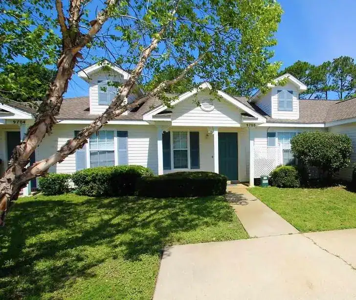 Reliable Pensacola FL HOA property management serving Escambia and Okaloosa Counties.