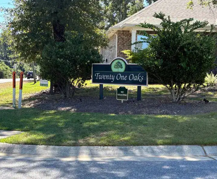 Twenty One Oaks HOA offers trusted homeowner association management Pensacola FL.