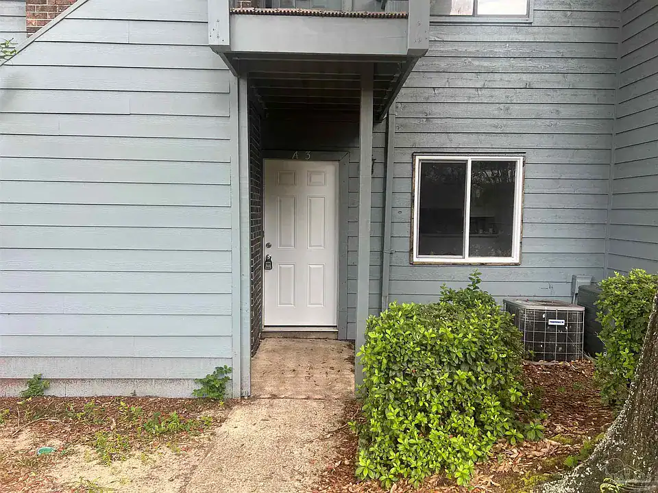 OAK MEADOW CONDOMINIUM ASSOCIATION OF PENSACOLA INC (OAKM)