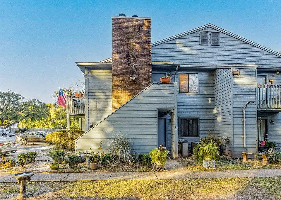 OAK MEADOW CONDOMINIUM ASSOCIATION OF PENSACOLA INC (OAKM)