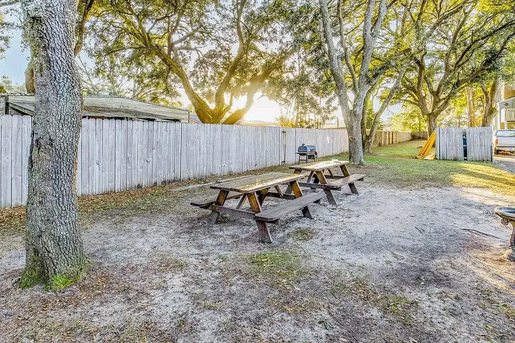 OAK MEADOW CONDOMINIUM ASSOCIATION OF PENSACOLA INC (OAKM)