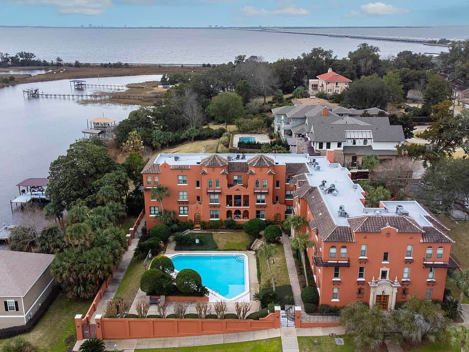 THE MIRADOR CONDOMINIUM ASSOCIATION INC